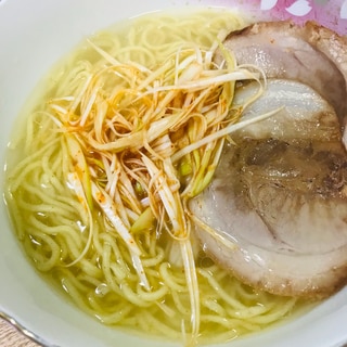 味付きピリ辛白髪ネギトッピングラーメン